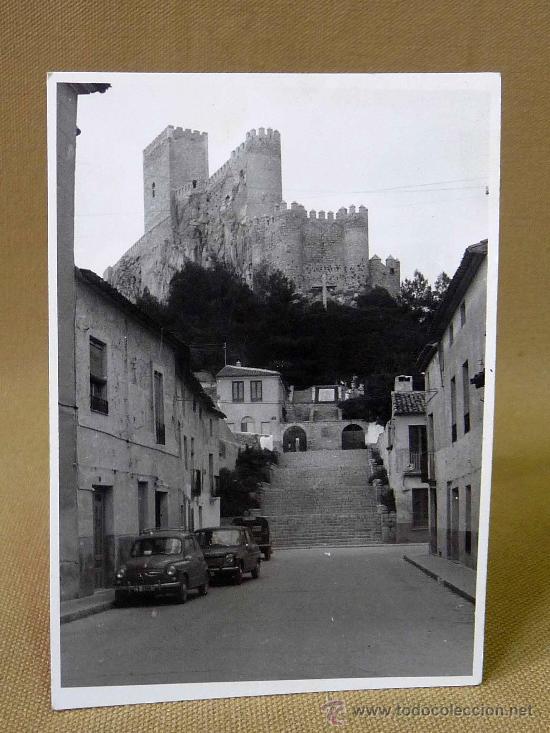 Fotograf&iacute;a antigua: FOTO, FOTOGRAFIA, CASTILLO DE ALMANSA, SEAT 600, 8 X 11,5 CM, 1960 S
