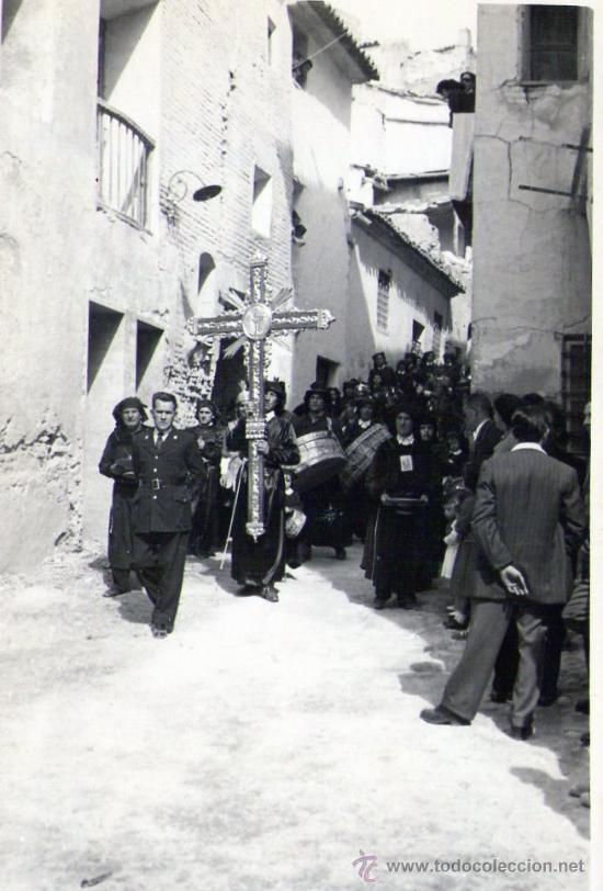 Fotografía antigua: semana santa en hijar (teruel) procesion del pregon 1955 - Foto 1 - 26774248