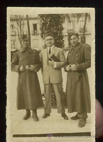 Fotograf&iacute;a antigua: MILITAR. PEQUE&Ntilde;A FOTOGRAFIA DE MILITARES ESPA&Ntilde;OLES. FIRMADA CON FECHA 1/2/50.  TAMA&Ntilde;O 7 X 4.5 CMT