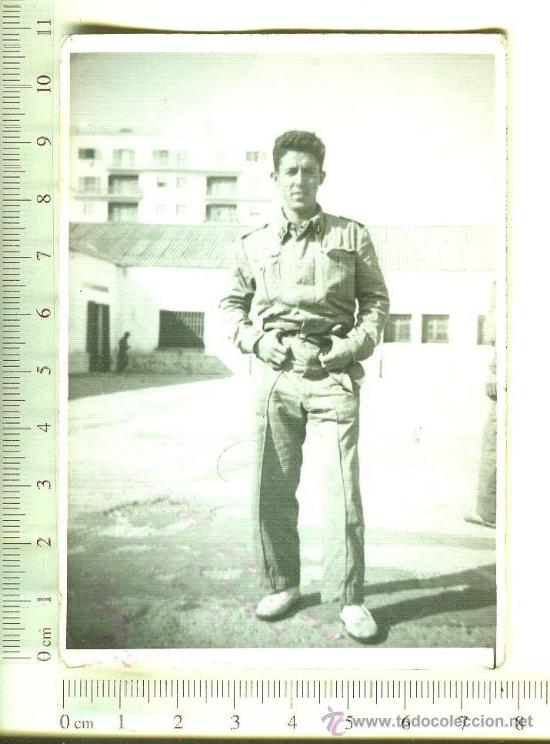 Fotografia antica: FOTOGRAFIA MILITAR . DE LA MILI . A&Ntilde;O 1961 .EPOCA DE  FRANCO. SODADO DE ARTILLERIA.