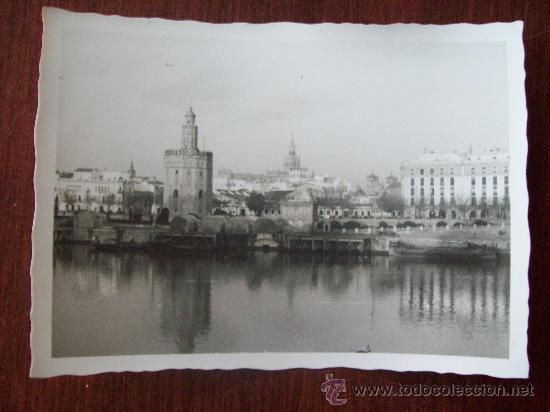 Fotografia antica: SEVILLA, TORRE DEL ORO Y GIRALDA DESDE TRIANA.