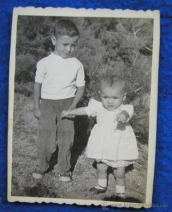 Fotografia antiga: Fotograf&iacute;a antigua de NI&Ntilde;OS en B/N D&eacute;cada 50-60 con sello FOTOS ATIENZA TROQUELADA