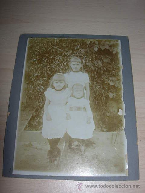 Fotograf&iacute;a antigua: FOTOGRAFIA ANTIGUA SOBRE CARTON  DE TRES NI&Ntilde;AS  15 X 19