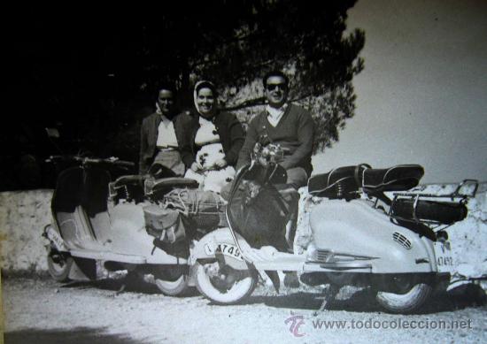 Fotograf&iacute;a antigua: FOTOGRAFIA, FOTO PUERTO, VESPA, VESPAS, 11 X 8 CM