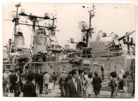Fotograf&iacute;a antigua: ACORAZADO AMERICANO USS DAVIS 937 ATRACADO EN EL PUERTO DE BARCELONA EN LOS A&Ntilde;OS 50.