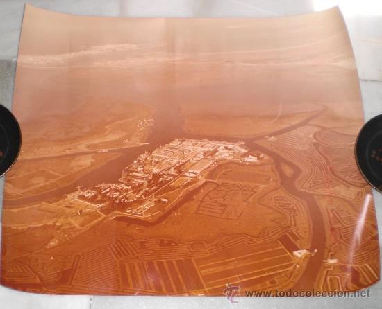 Fotografia antiga: Fotograf&iacute;a a&eacute;rea del Arsenal de la Carraca- San Fernando(C&aacute;diz).A&ntilde;os 80.Gran tama&ntilde;o (50,5 x 60,5 cm)