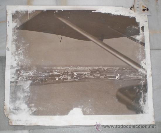 Fotografia antiga: Fotograf&iacute;a a&eacute;rea de la ciudad de C&aacute;diz. A&ntilde;os 30. Gran tama&ntilde;o 50 x 60 cm.