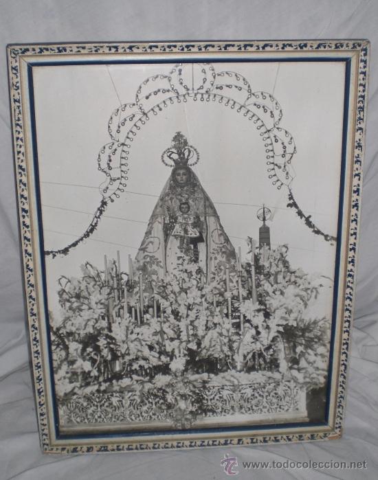 Fotografia antiga: Fotograf&iacute;a de la Virgen del Rosario enmarcada. Dedicada por el Capataz perpetuo de la cofrad&iacute;a. 1963
