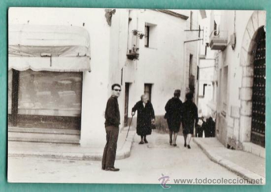 Antique Photography: fotografia - ++&iquest;la reconoce? ++ - por las calles del pueblo - sin + datos - a&ntilde;os 60