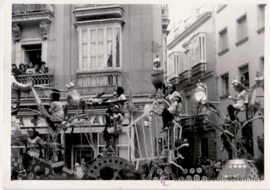 Fotograf&iacute;a antigua: FOTOGRAFIA DE 10X7.5 CM DEL CARNAVAL DE CADIZ - SOBRE LOS A&Ntilde;OS 70