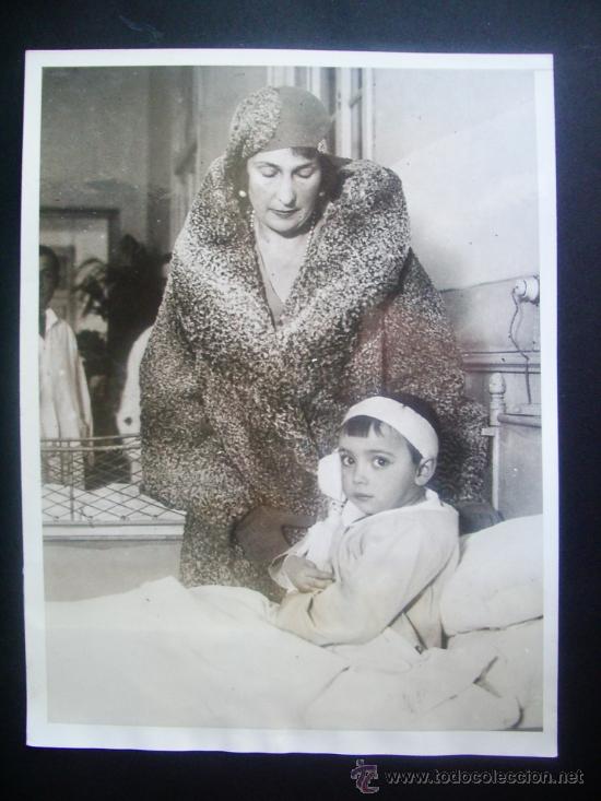 Fotograf&iacute;a antigua: 1931-REINA VICTORIA EUGENIA EN EL HOSPITAL NI&Ntilde;O JES&Uacute;S DE MADRID.GRANDE 20x15