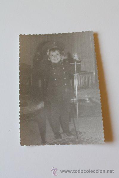 Fotografia antiga: Fotograf&iacute;a antigua. Ni&ntilde;o disfrazado de militar.