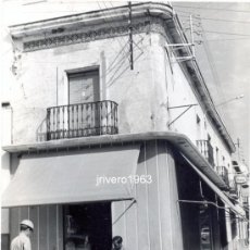 Fotografía antigua: ALCALA DE GUADAIRA, PRINCIPIO AÑOS 60, OBRAS ESQUINA CALLE QUEIPO DE LLANO,178X130MM,FOT.GARZON