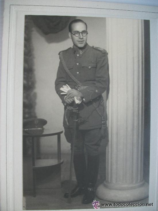 Fotograf&iacute;a antigua: FOTO ESTUDIO INFANTERIA DE GALA , CON CORDON DE LA VICTORIA Y SABLE . DE BARIEGO, MADRID.15 x 21 CM