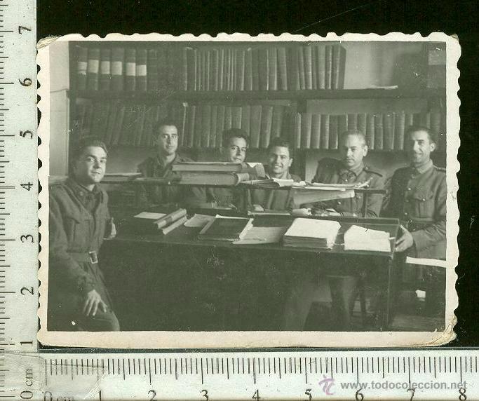 Alte Fotografie: fFOTOGRAFIA MILITAR.  SOLDADOS EN LA BIBLIOTECA