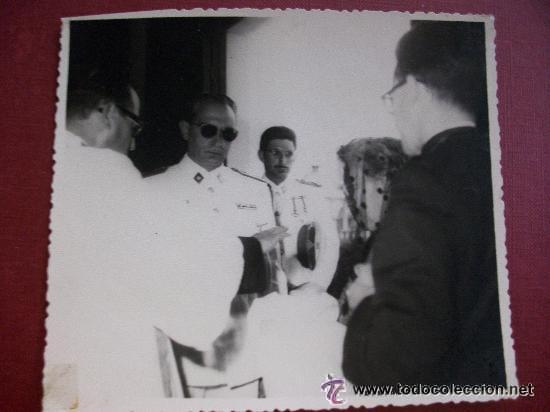 Fotograf&iacute;a antigua: SIDI IFNI : FOTO BAUTIZO PARROQUIA SANTA CRUZ DE IFNI, 1963. OFICIAL DE TIRADORES DE IFNI PADRINO