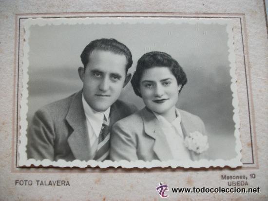Alte Fotografie: PEQUE&Ntilde;A FOTO DE ESTUDIO DE JOVEN PAREJA . A&Ntilde;OS 30. DE TALAVERA, UBEDA