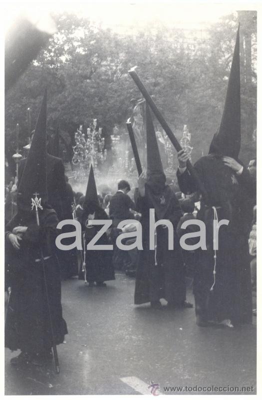 Fotograf&iacute;a antigua: SEMANA SANTA DE SEVILLA,1975, COFRADIA DEL BUEN FIN, MAGNIFICA,116X178MM