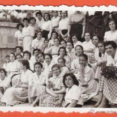 Fotografía antigua: FOTOGRAFIA ++ ¿LA RECONOCE? ++ GRUPO FEMENINO / COLEGIO A MONTSERRAT - SIN + DATOS - AÑO 1956