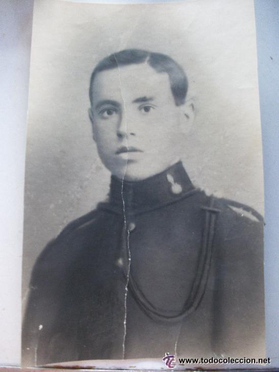Fotografia antiga: MILITAR : SOLDADO DE ARTILLERIA MONTADA CON FORRAJERA , EPOCA DE ALFONSO XIII .16 X 25 CM ...