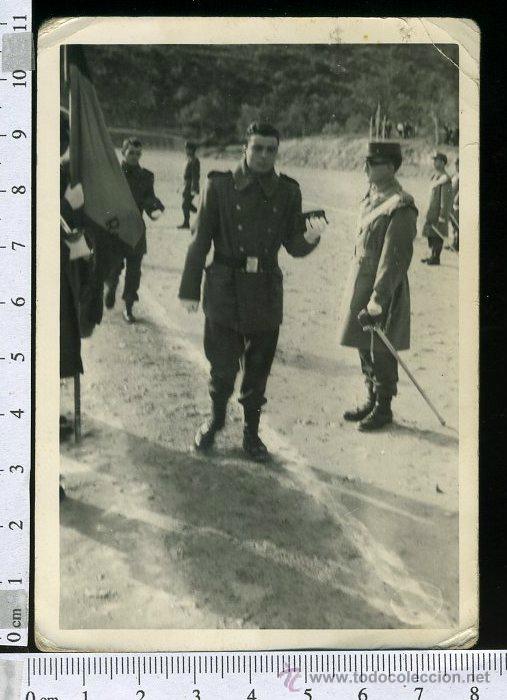 Fotograf&iacute;a antigua: FOTOGRAFIA MILITAR , SOLDADO JURANDO BANDERA
