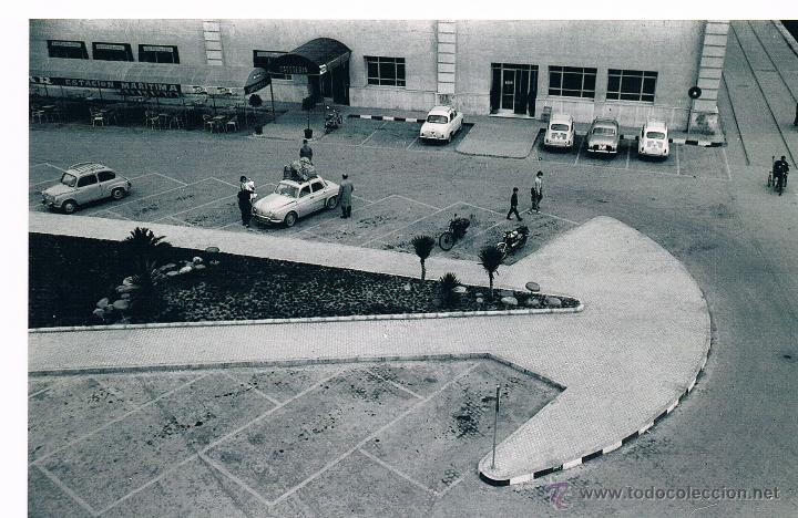 Fotograf&iacute;a antigua: PUERTO DE VALENCIA. A&Ntilde;O 1965. CAFETERIA DE LA ESTACION MARITIMA. SEAT 600, DAUPHINE