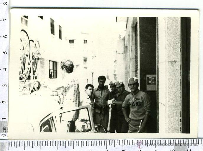 Fotografia antiga: FOTOGRAFIA CICLISTA PREPARADO LA BICICLETA