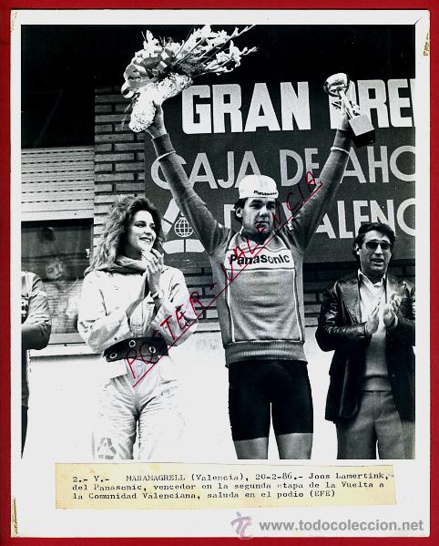 Fotograf&iacute;a antigua: FOTO PRENSA EFE, 2 , MASAMAGRELL CICLISMO Y ALCALDE ,GRANDE , LEER TEXTO DE LA FOTO , ORIGINAL , F33