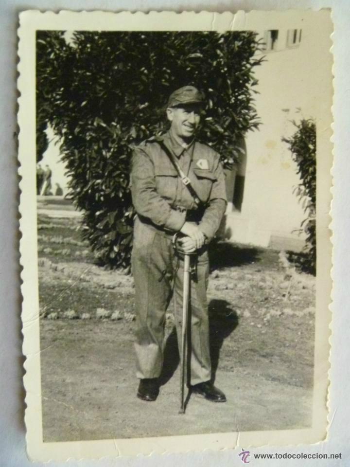 Fotograf&iacute;a antigua: SARGENTO MAYOR CON SABLE . A&Ntilde;OS 40......... 7 x 10 cm