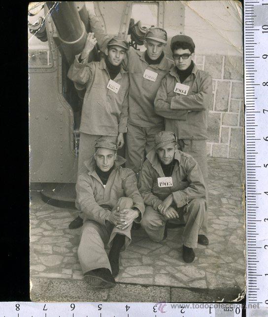 Fotograf&iacute;a antigua: FOTOGRAFIA MILITAR. MARINEROS CON  PLACA IDENTIFICATIVA Y ROPA DE FAENA
