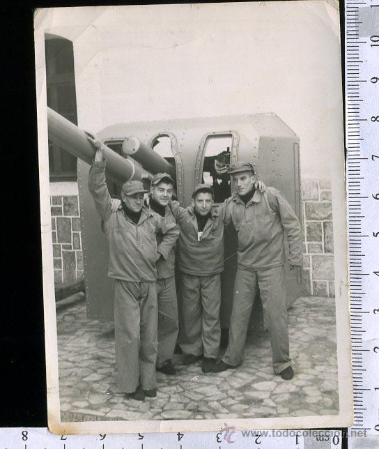 Antique Photography: FOTOGRAFIA MILITAR. MARINEROS CON  PLACA IDENTIFICATIVA Y ROPA DE FAENA