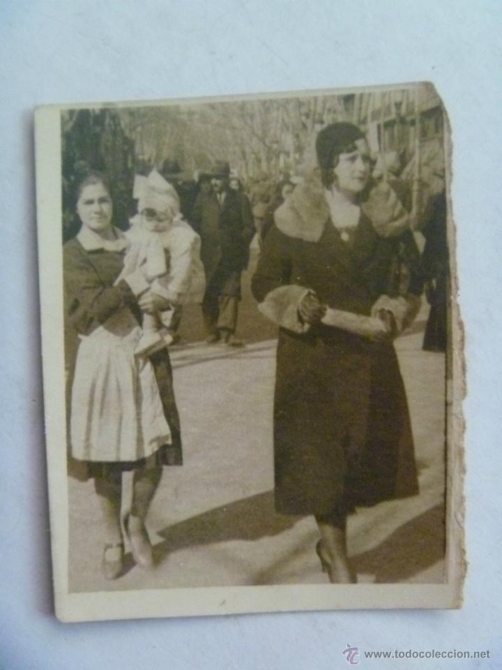 Alte Fotografie: MINUTERO FOTOGRAFO AMBULANTE DE SE&Ntilde;ORA Y DETRAS LA CHACHA CON EL NI&Ntilde;O . A&Ntilde;OS 20