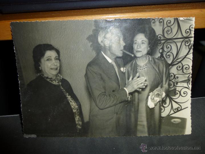 Fotograf&iacute;a antigua: SIMPATICA FOTOGRAFIA DE LOS DUQUES DE WINDSOR Y PASTORA IMPERIO, SEGURAMENTE MARBELLA, 17 X 12 CM.