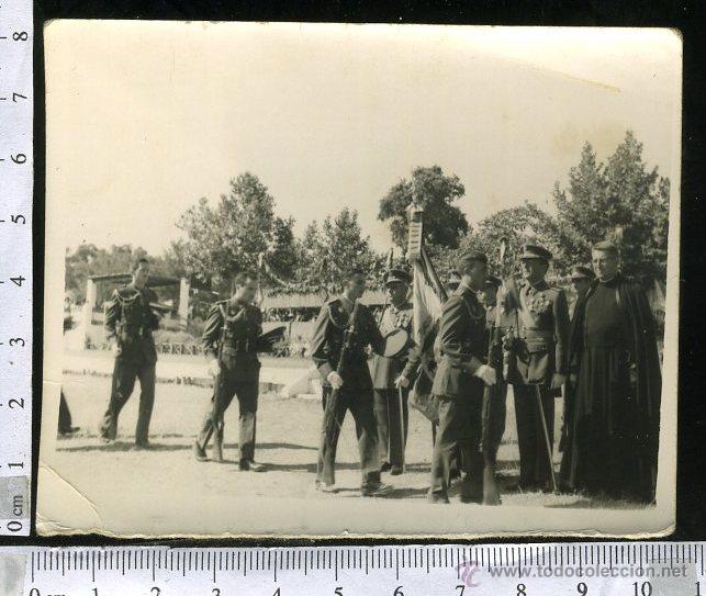 Fotograf&iacute;a antigua: FOTOGRAFIA MILITAR. JURA DE BANDERA DE OFICIALES MILICIAS UNIVERSITARIAS