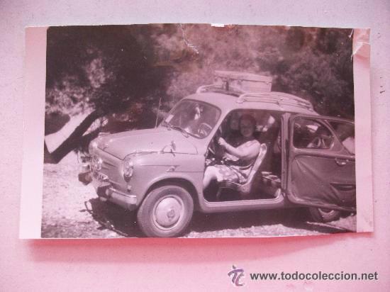 Fotograf&iacute;a antigua: SE&Ntilde;ORITA EN SEAT 600 ............. 6 x 10 cm