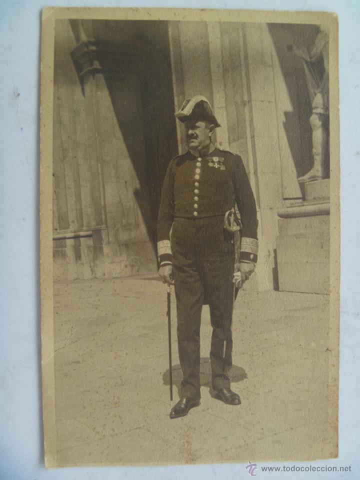 Fotograf&iacute;a antigua: COMANDANTE GUARDIA REAL CON BICORNIO Y SABLE , PTRINCIPIOS DEL SIGLO XX