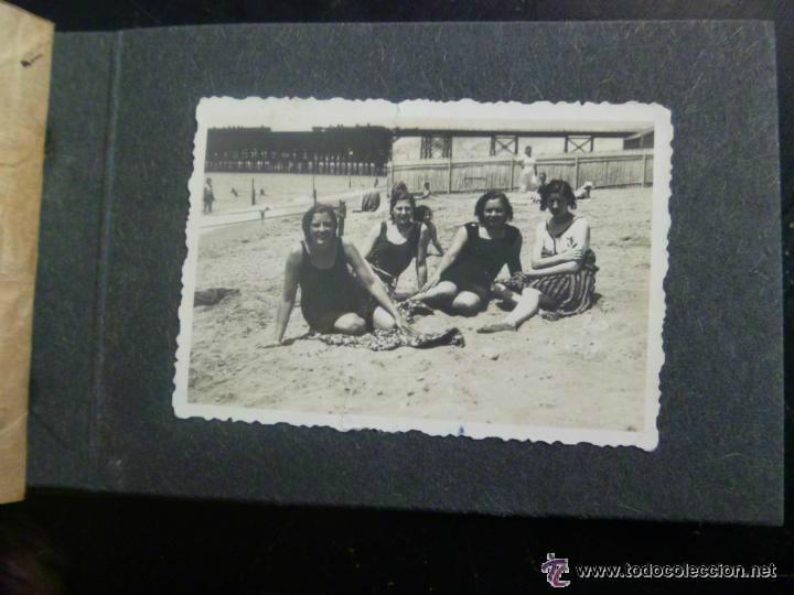 Fotograf&iacute;a antigua: PEQUE&Ntilde;O ALBUM CON 18 FOTOS DE GENTE EN LA PLAYA EN BA&Ntilde;ADOR, ETC . A&Ntilde;OS 50