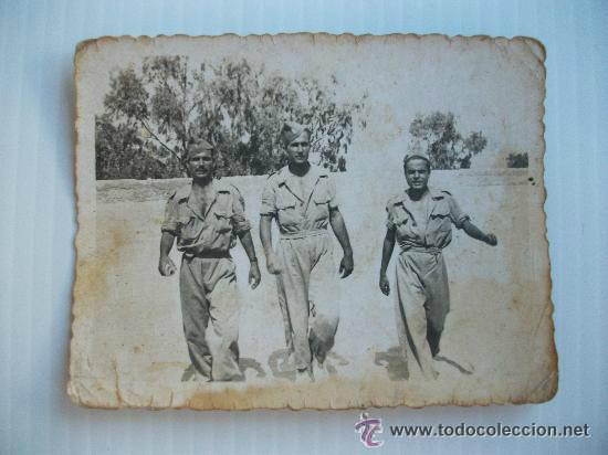 Fotograf&iacute;a antigua: LA LEGION : FOTO DE TRES LEGIONARIOS..... 6,5 x 8,5 cm