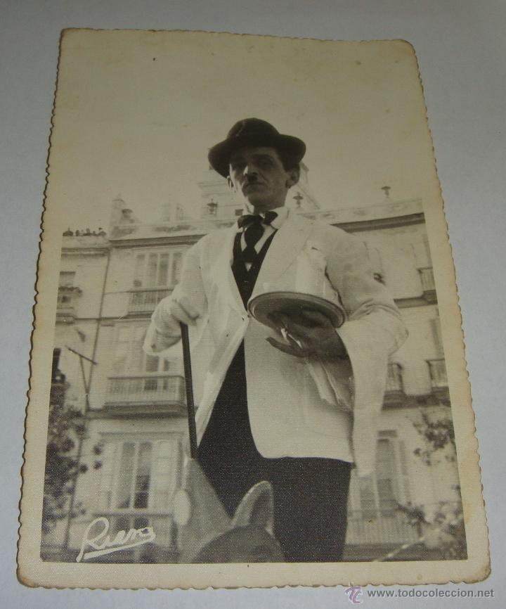 Fotograf&iacute;a antigua: Antigua Fotograf&iacute;a. Carnaval de Cadiz. A&ntilde;os 50-60. El Charlot de Cadiz (famoso personaje)