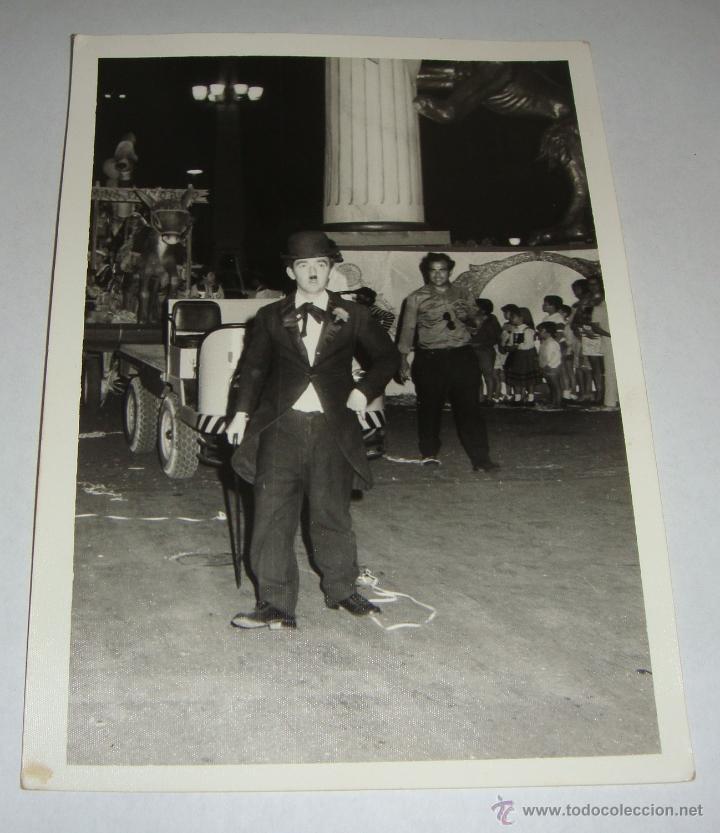 Fotograf&iacute;a antigua: Carnaval de Cadiz. A&ntilde;os 50-60. El Charlot de Cadiz (famoso personaje) en la Cavalgata