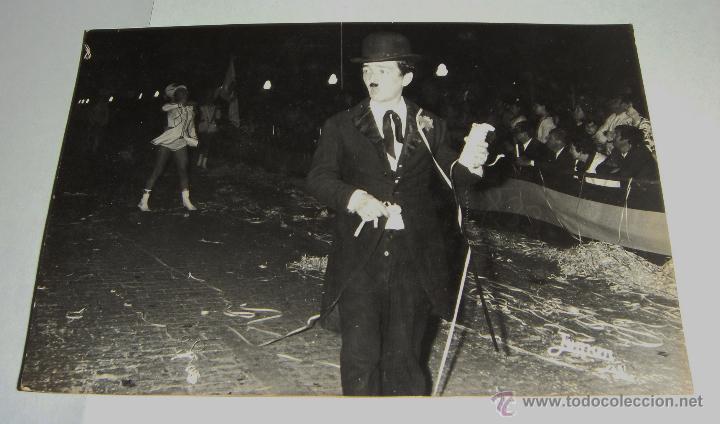 Fotograf&iacute;a antigua: Carnaval de Cadiz. A&ntilde;os 50-60. El Charlot de Cadiz (famoso personaje) en la Cavalgata