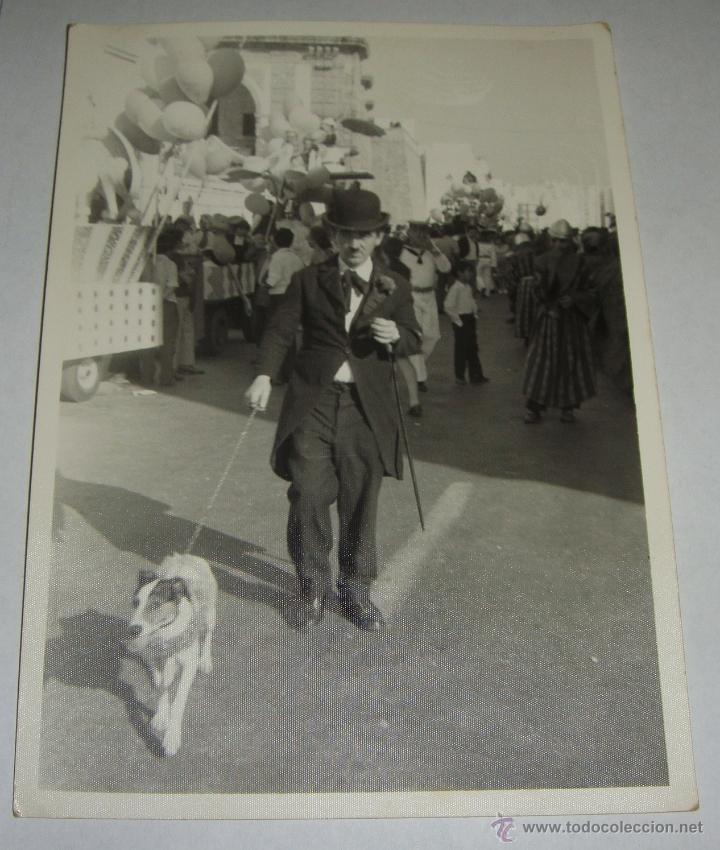 Fotograf&iacute;a antigua: Antigua Fotograf&iacute;a. Carnaval de Cadiz. A&ntilde;os 50-60. El Charlot de Cadiz (famoso personaje)