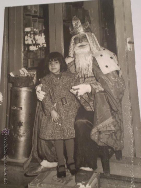 Fotografia antiga: ANTIGUA FOTOGRAFIA NI&Ntilde;A CON REY MAGO,A&Ntilde;OS 60.