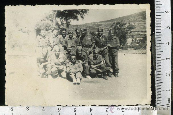 Photographie ancienne: FOTOGRAFIA MILITAR. SOLDADOS  CON GORRILLO Y ROPA DE FAENA
