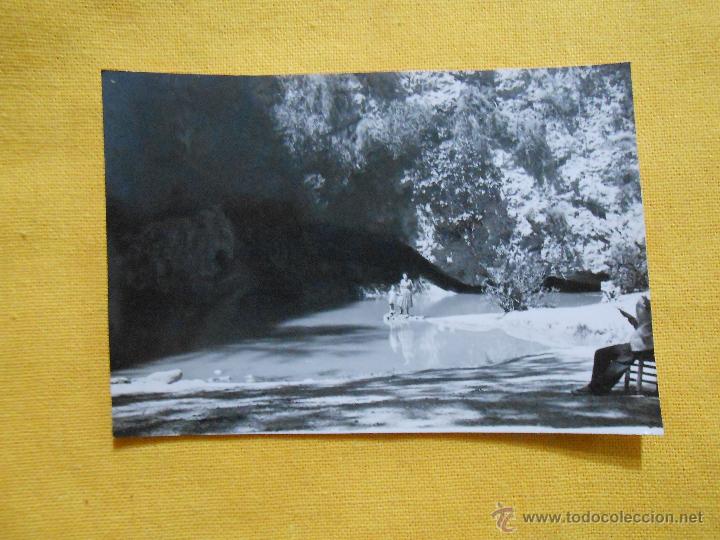 Alte Fotografie: CUEVA DEL TURCHE. MACASTRE, ALBORACHE, BU&Ntilde;OL. Y&Aacute;TOVA. A&Ntilde;O 1954. MIDE 6,5 X 9,5 CM.