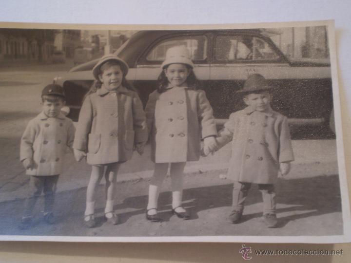 Antique Photography: ANTIGUA FOTOGRAFIA NI&Ntilde;OS CON TAXI AL FONDO.FOTO RUFO.SEVILLA.A&Ntilde;OS 60