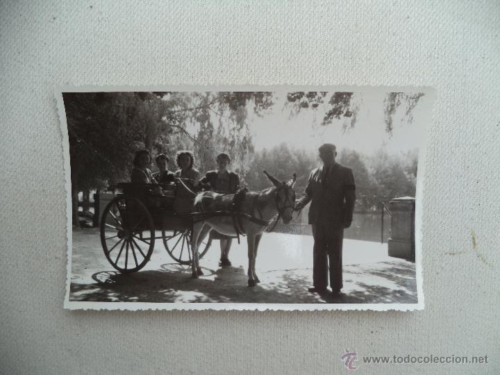 Fotografia antica: Fotografia familiar con carro.