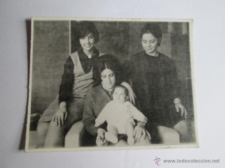 Antique Photography: MUJERES CON UN BEB&Eacute;, WOMEN WITH A BABY, FEMMES AVEC UN B&Eacute;B&Eacute; 1965