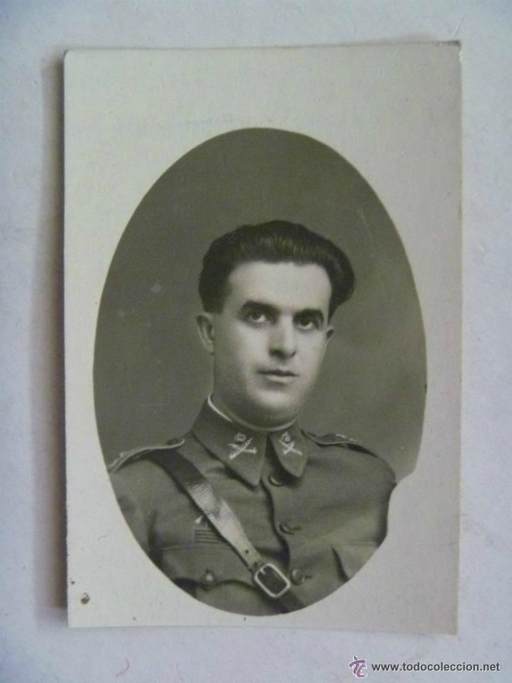 Fotograf&iacute;a antigua: FOTO DE CARNET DE MILITAR DE INFANTERIA CON EMBLEMA PERMANENCIA EN LA LEGION .