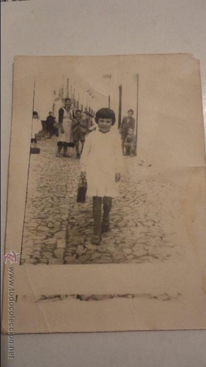 Fotograf&iacute;a antigua: ANTIGUA FOTOGRAFIA DE NI&Ntilde;A CON MALETA DE COLEGIO.TARRASA? A&Ntilde;OS 50.60